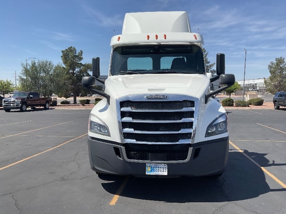 Day Cab Tractor-Heavy Duty Tractors-Freightliner-2020-T12664ST-Las Vegas-NV-572,516\n\t\tmiles-$ 35,000 - Image 2