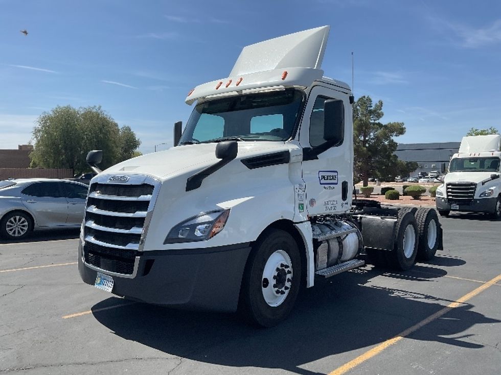 Day Cab Tractor-Heavy Duty Tractors-Freightliner-2020-T12664ST-Las Vegas-NV-572,516\n\t\tmiles-$ 35,000 - Image 3