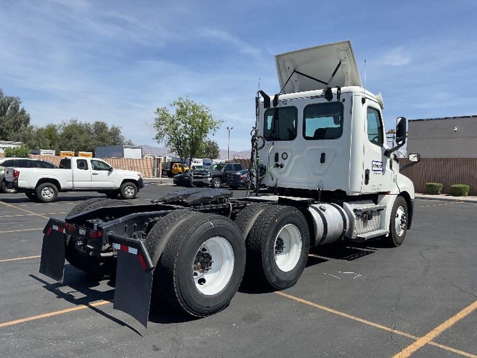 Day Cab Tractor-Heavy Duty Tractors-Freightliner-2020-T12664ST-Las Vegas-NV-572,516\n\t\tmiles-$ 35,000 - Image 7