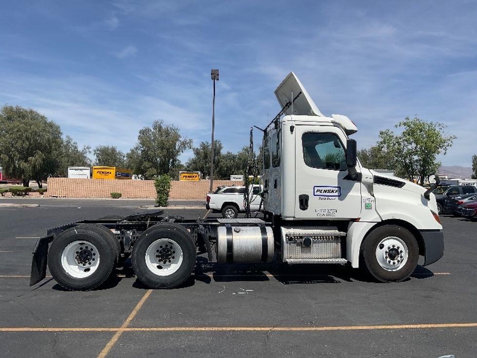 Day Cab Tractor-Heavy Duty Tractors-Freightliner-2020-T12664ST-Las Vegas-NV-572,516\n\t\tmiles-$ 35,000 - Image 8