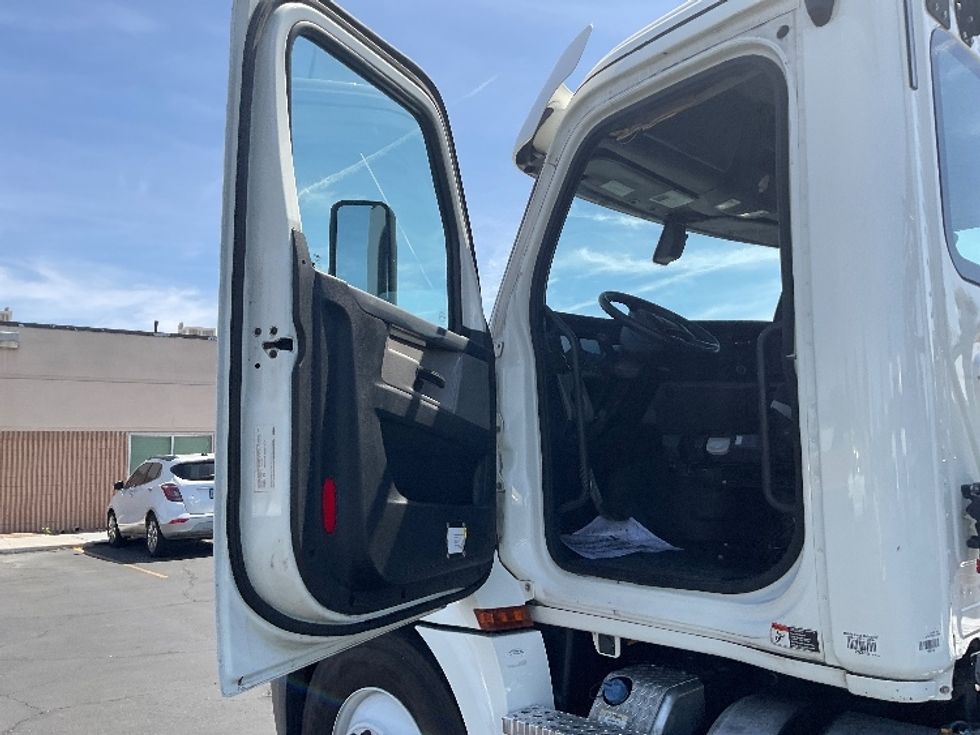 Day Cab Tractor-Heavy Duty Tractors-Freightliner-2020-T12664ST-Las Vegas-NV-572,516\n\t\tmiles-$ 35,000 - Image 9
