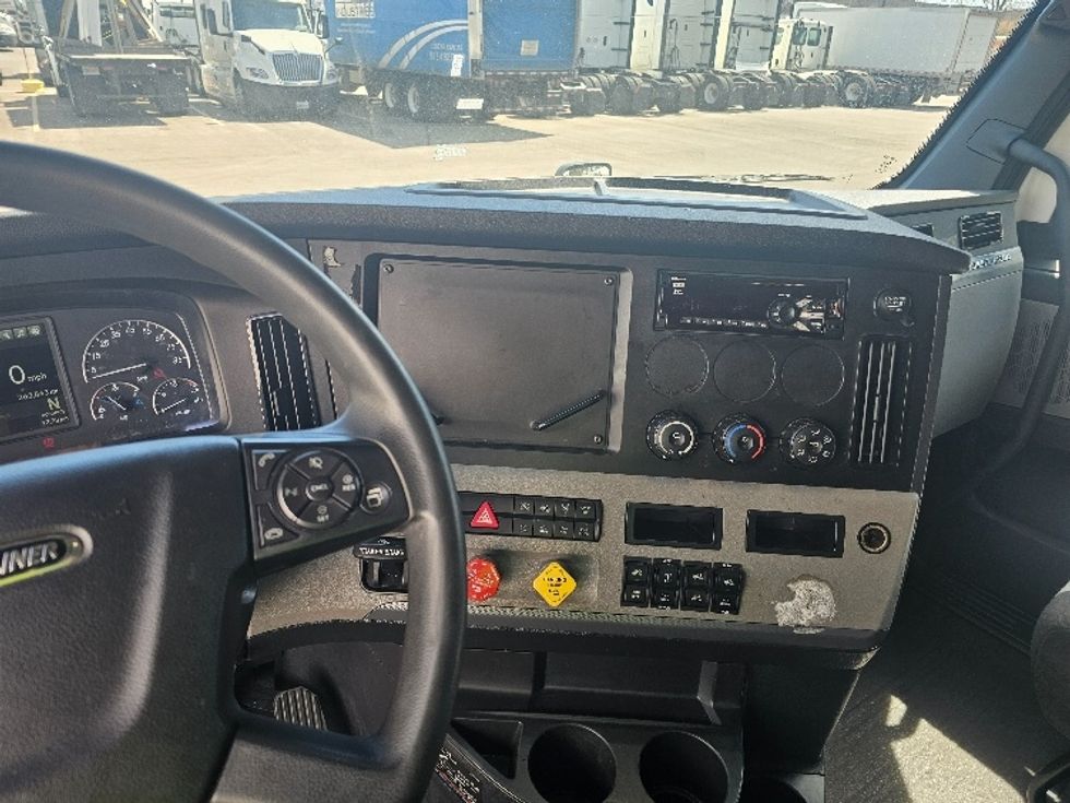 Day Cab Tractor-Heavy Duty Tractors-Freightliner-2020-T12664ST-Lenexa-KS-383,539\n\t\tmiles-$ 65,250 - Image 10