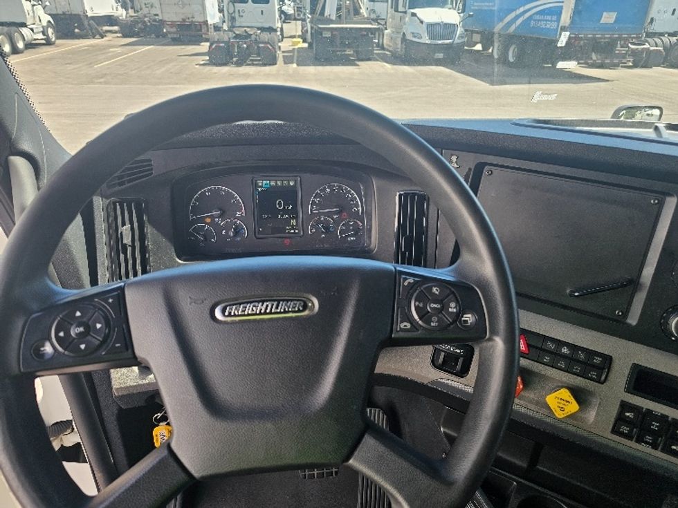 Day Cab Tractor-Heavy Duty Tractors-Freightliner-2020-T12664ST-Lenexa-KS-383,539\n\t\tmiles-$ 65,250 - Image 11