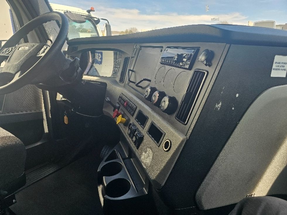 Day Cab Tractor-Heavy Duty Tractors-Freightliner-2020-T12664ST-Lenexa-KS-383,539\n\t\tmiles-$ 65,250 - Image 14