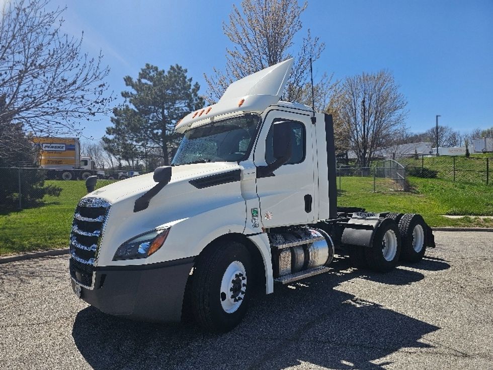 Day Cab Tractor-Heavy Duty Tractors-Freightliner-2020-T12664ST-Lenexa-KS-383,539\n\t\tmiles-$ 65,250 - Image 3