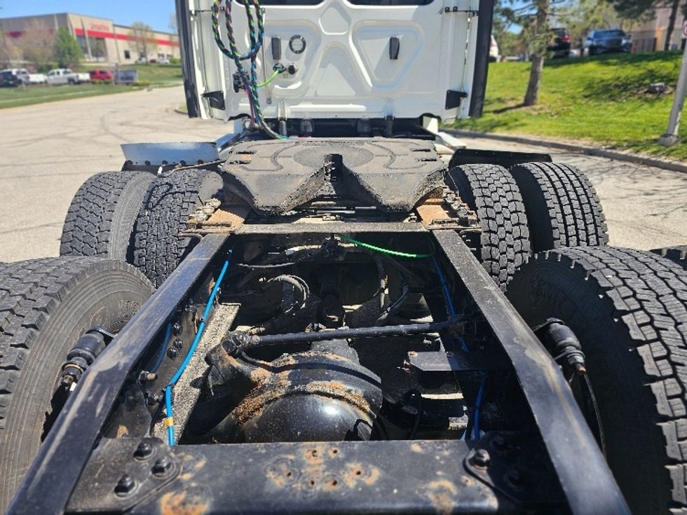 Day Cab Tractor-Heavy Duty Tractors-Freightliner-2020-T12664ST-Lenexa-KS-383,539\n\t\tmiles-$ 65,250 - Image 6