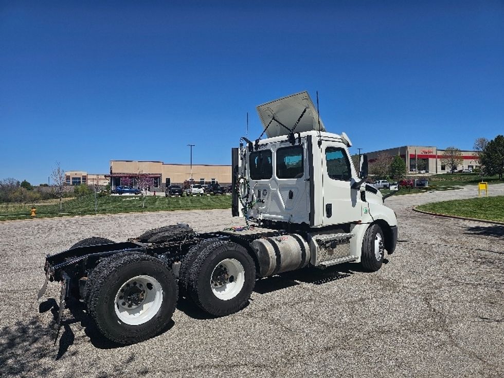 Day Cab Tractor-Heavy Duty Tractors-Freightliner-2020-T12664ST-Lenexa-KS-383,539\n\t\tmiles-$ 65,250 - Image 7