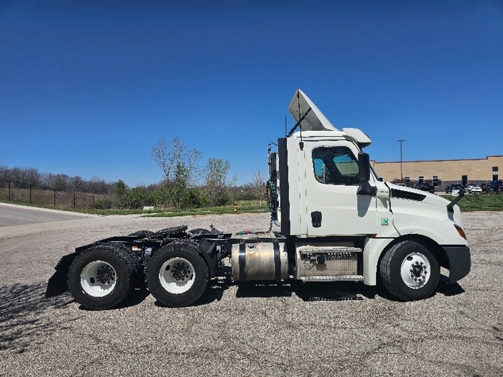 Day Cab Tractor-Heavy Duty Tractors-Freightliner-2020-T12664ST-Lenexa-KS-383,539\n\t\tmiles-$ 65,250 - Image 8