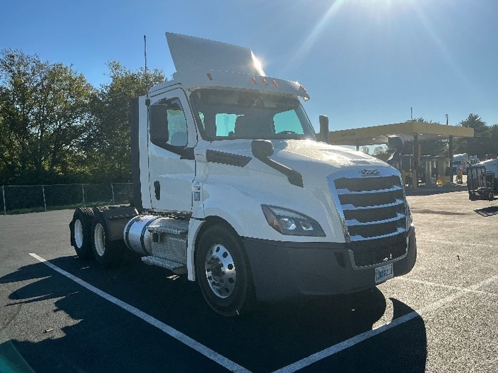 Day Cab Tractor-Heavy Duty Tractors-Freightliner-2020-T12664ST-Lexington-KY-334,535\n\t\tmiles-$ 53,250 - Image 1