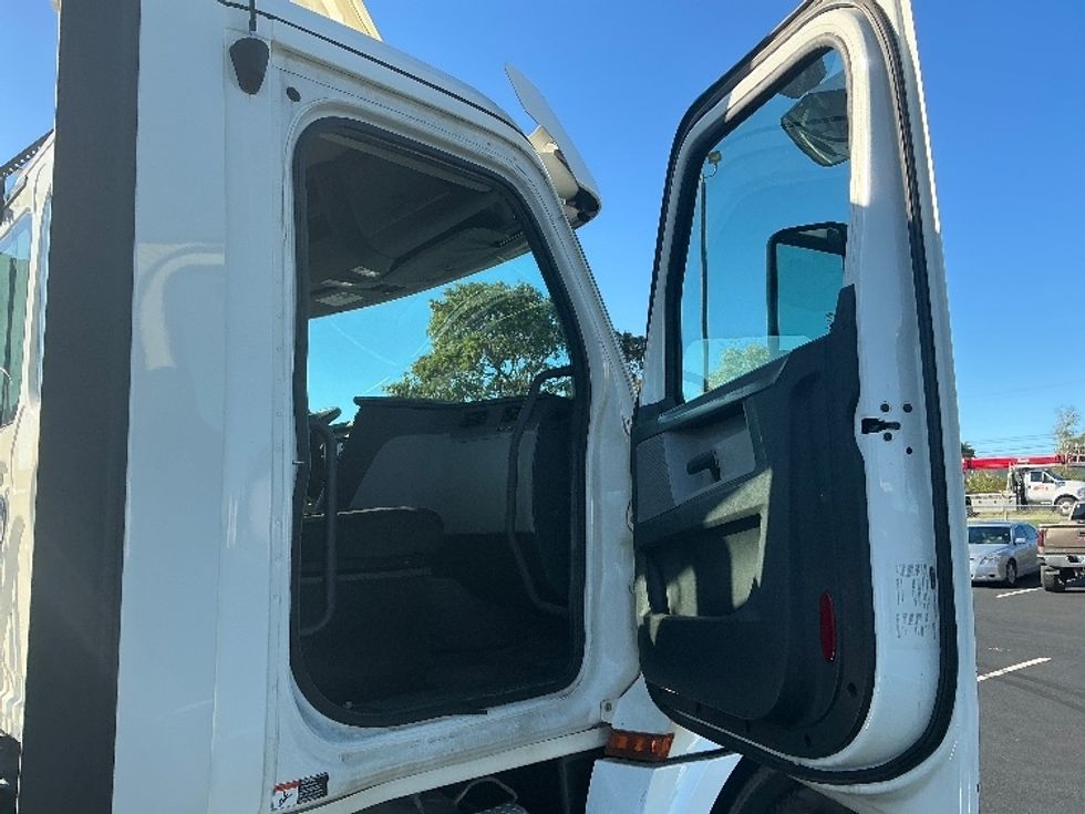 Day Cab Tractor-Heavy Duty Tractors-Freightliner-2020-T12664ST-Lexington-KY-334,535\n\t\tmiles-$ 53,250 - Image 12