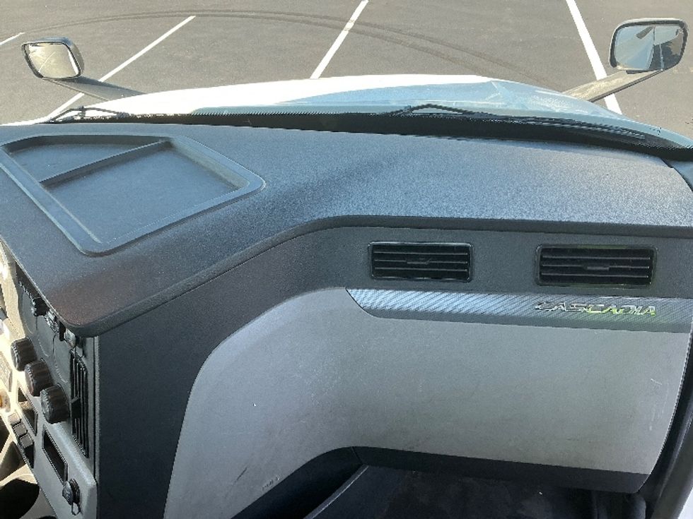 Day Cab Tractor-Heavy Duty Tractors-Freightliner-2020-T12664ST-Lexington-KY-334,535\n\t\tmiles-$ 53,250 - Image 13