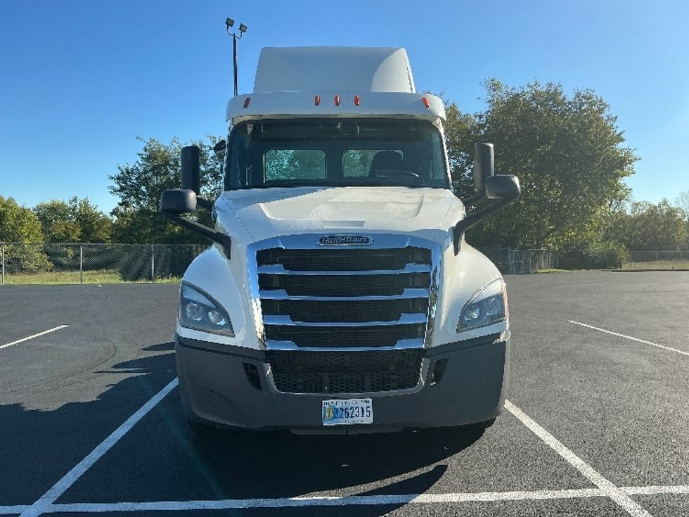 Day Cab Tractor-Heavy Duty Tractors-Freightliner-2020-T12664ST-Lexington-KY-334,535\n\t\tmiles-$ 53,250 - Image 2