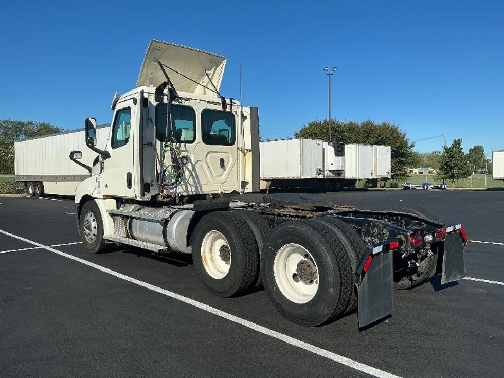 Day Cab Tractor-Heavy Duty Tractors-Freightliner-2020-T12664ST-Lexington-KY-334,535\n\t\tmiles-$ 53,250 - Image 5