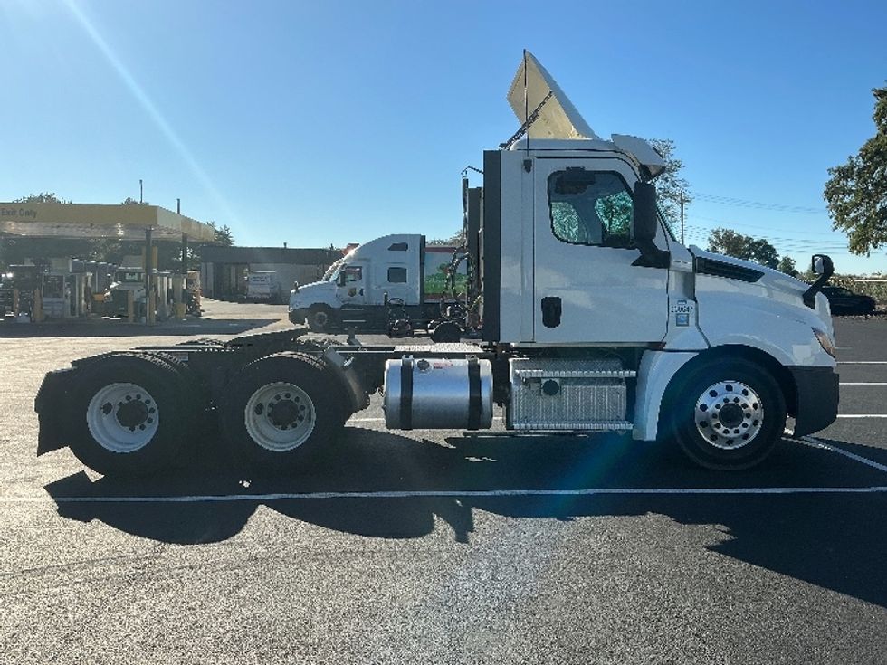 Day Cab Tractor-Heavy Duty Tractors-Freightliner-2020-T12664ST-Lexington-KY-334,535\n\t\tmiles-$ 53,250 - Image 8