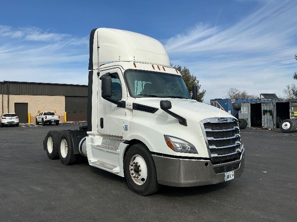 Day Cab Tractor-Heavy Duty Tractors-Freightliner-2020-T12664ST-Lexington-KY-602,534\n\t\tmiles-$ 29,000 - Image 1