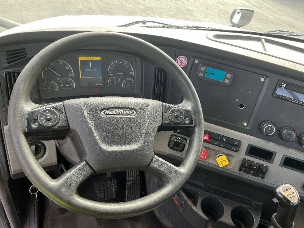 Day Cab Tractor-Heavy Duty Tractors-Freightliner-2020-T12664ST-Lexington-KY-602,534\n\t\tmiles-$ 29,000 - Image 11