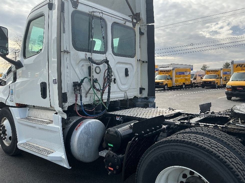 Day Cab Tractor-Heavy Duty Tractors-Freightliner-2020-T12664ST-Lexington-KY-602,534\n\t\tmiles-$ 29,000 - Image 17
