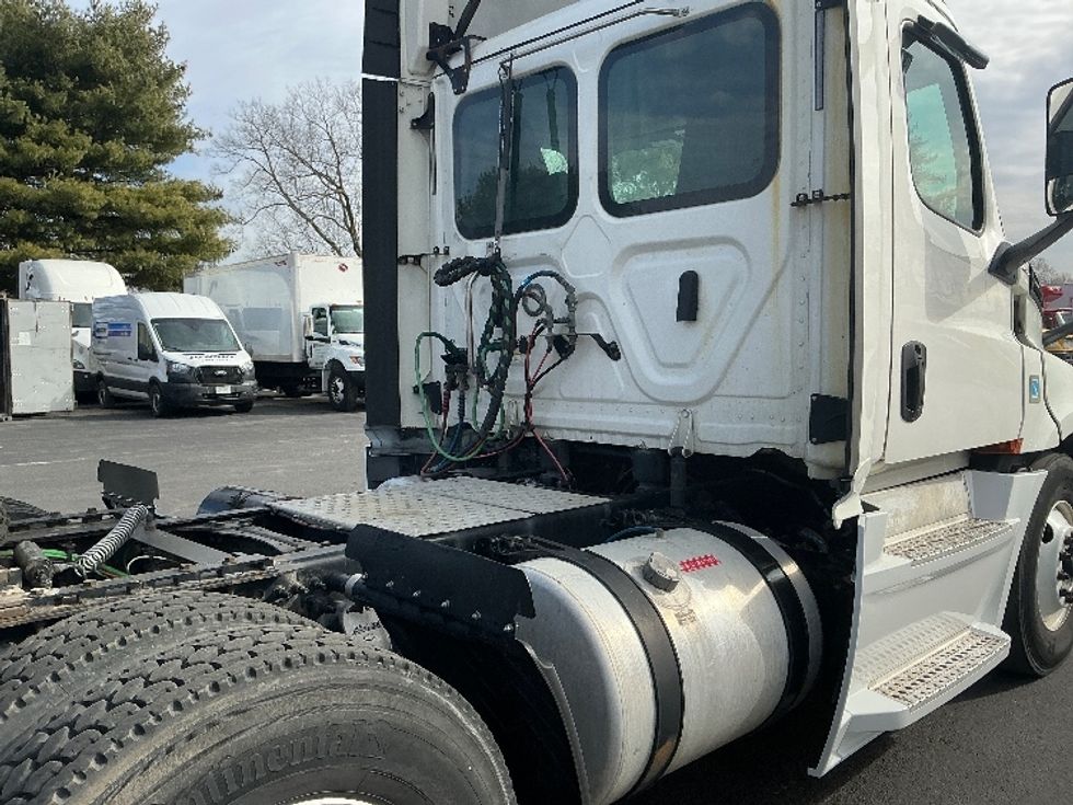 Day Cab Tractor-Heavy Duty Tractors-Freightliner-2020-T12664ST-Lexington-KY-602,534\n\t\tmiles-$ 29,000 - Image 18