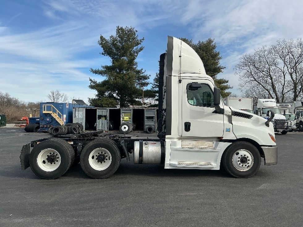Day Cab Tractor-Heavy Duty Tractors-Freightliner-2020-T12664ST-Lexington-KY-602,534\n\t\tmiles-$ 29,000 - Image 8
