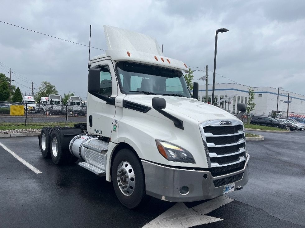 Day Cab Tractor-Heavy Duty Tractors-Freightliner-2020-T12664ST-Linden-NJ-102,492\n\t\tmiles-$ 49,000 - Image 1