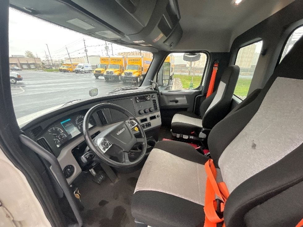 Day Cab Tractor-Heavy Duty Tractors-Freightliner-2020-T12664ST-Linden-NJ-102,492\n\t\tmiles-$ 49,000 - Image 10