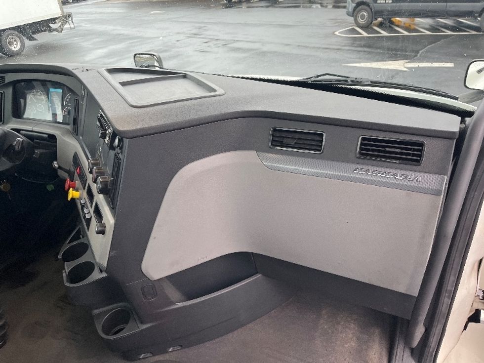 Day Cab Tractor-Heavy Duty Tractors-Freightliner-2020-T12664ST-Linden-NJ-102,492\n\t\tmiles-$ 49,000 - Image 13