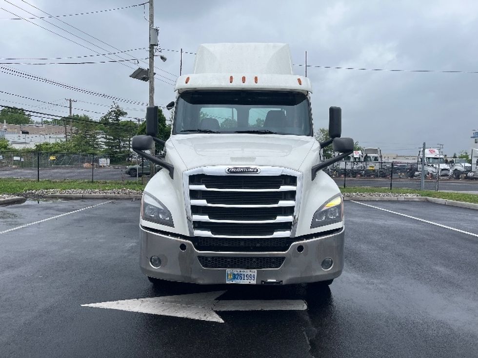 Day Cab Tractor-Heavy Duty Tractors-Freightliner-2020-T12664ST-Linden-NJ-102,492\n\t\tmiles-$ 49,000 - Image 2