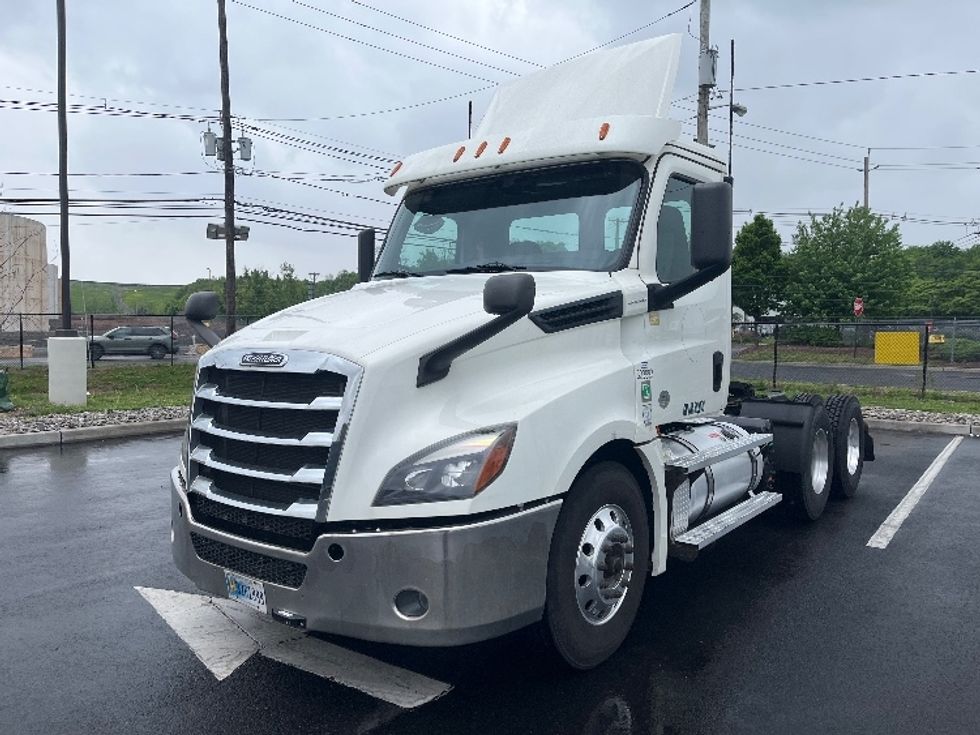 Day Cab Tractor-Heavy Duty Tractors-Freightliner-2020-T12664ST-Linden-NJ-102,492\n\t\tmiles-$ 49,000 - Image 3
