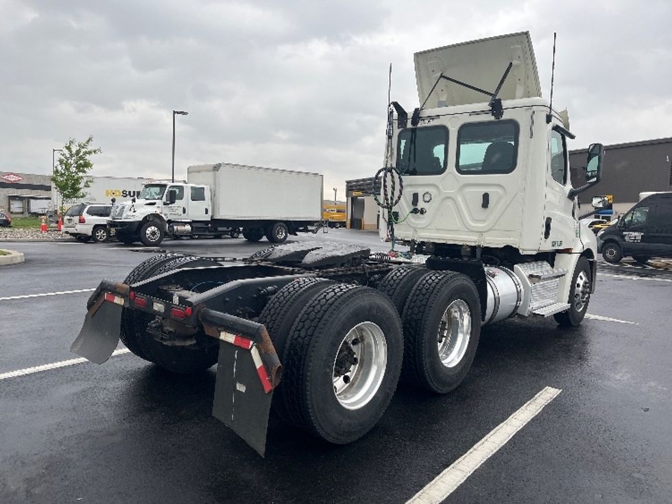 Day Cab Tractor-Heavy Duty Tractors-Freightliner-2020-T12664ST-Linden-NJ-102,492\n\t\tmiles-$ 49,000 - Image 7
