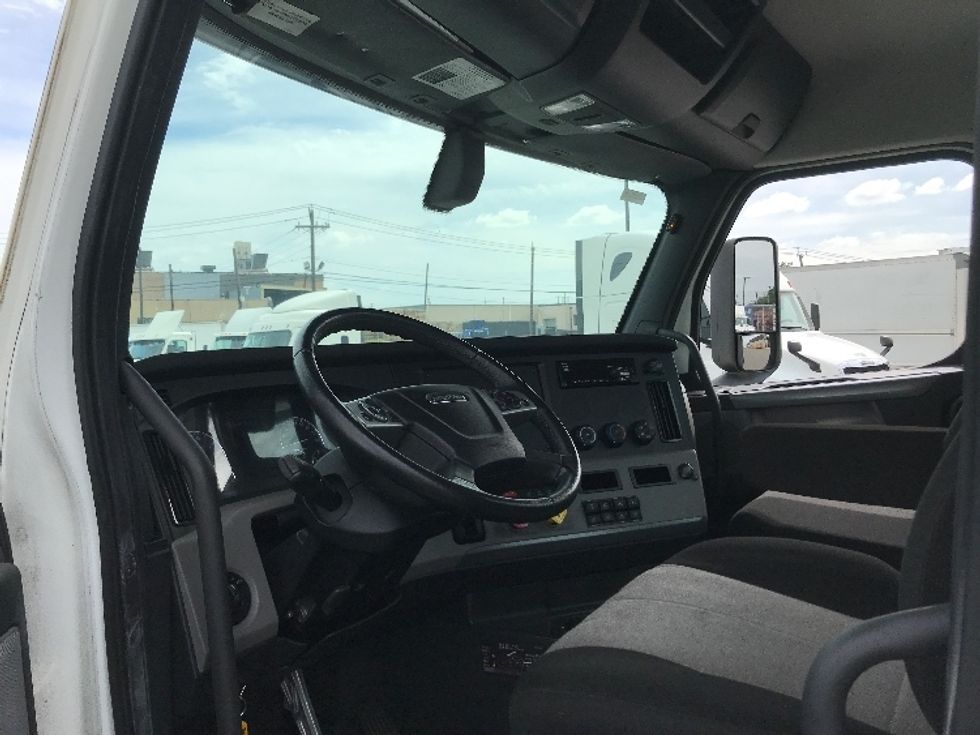 Day Cab Tractor-Heavy Duty Tractors-Freightliner-2020-T12664ST-Linden-NJ-131,939\n\t\tmiles-$ 63,000 - Image 10