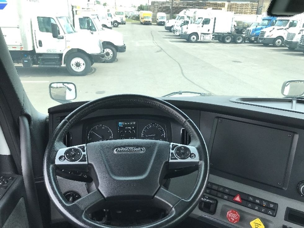 Day Cab Tractor-Heavy Duty Tractors-Freightliner-2020-T12664ST-Linden-NJ-131,939\n\t\tmiles-$ 63,000 - Image 11