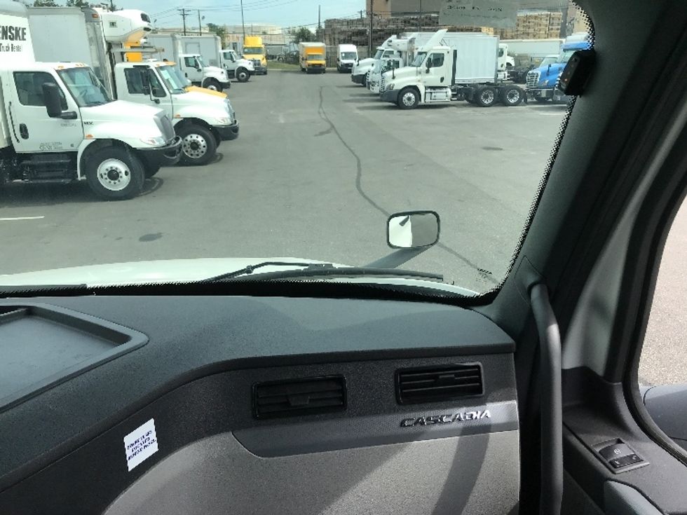 Day Cab Tractor-Heavy Duty Tractors-Freightliner-2020-T12664ST-Linden-NJ-131,939\n\t\tmiles-$ 63,000 - Image 12