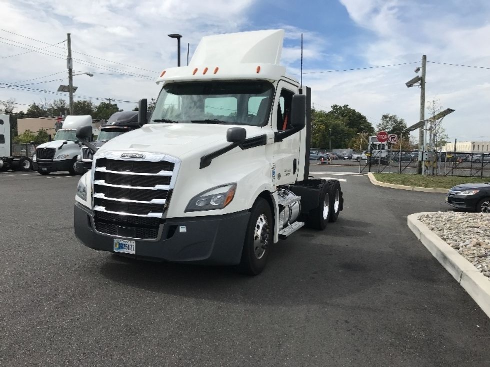 Day Cab Tractor-Heavy Duty Tractors-Freightliner-2020-T12664ST-Linden-NJ-131,939\n\t\tmiles-$ 63,000 - Image 3