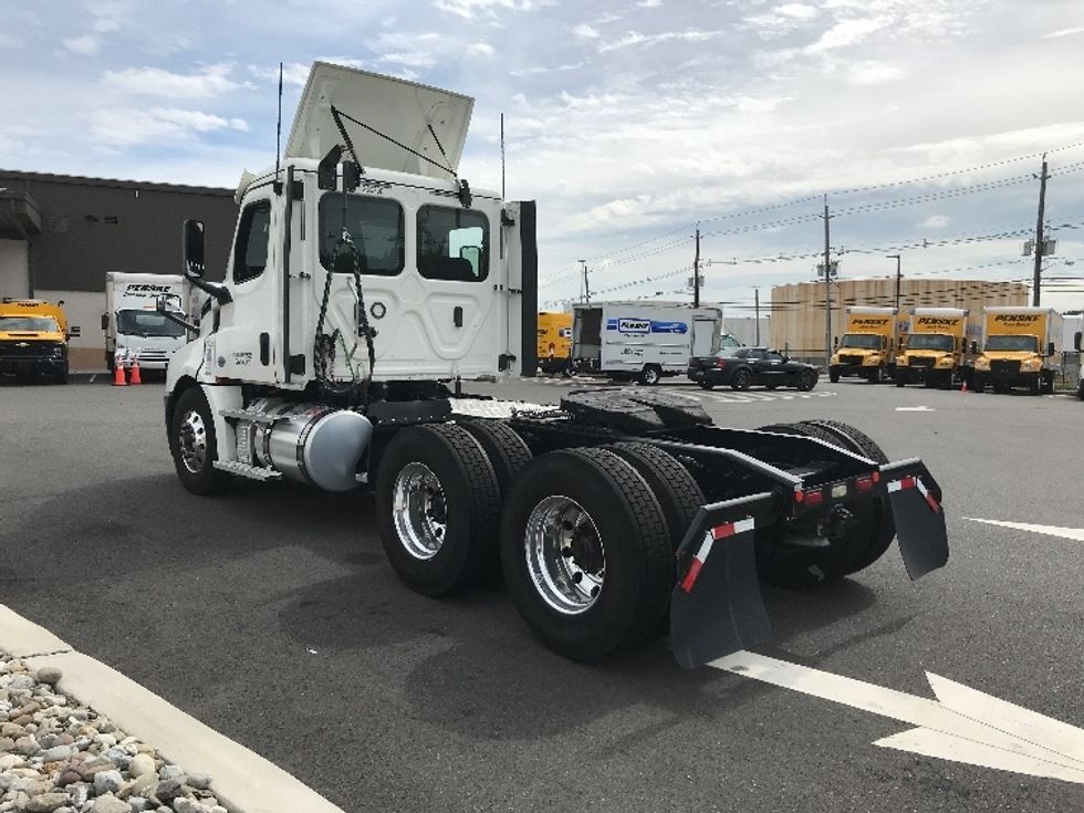 Day Cab Tractor-Heavy Duty Tractors-Freightliner-2020-T12664ST-Linden-NJ-131,939\n\t\tmiles-$ 63,000 - Image 5