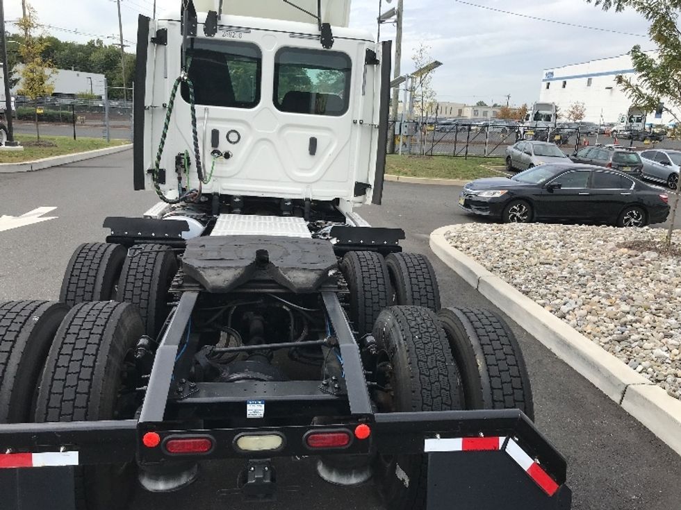 Day Cab Tractor-Heavy Duty Tractors-Freightliner-2020-T12664ST-Linden-NJ-131,939\n\t\tmiles-$ 63,000 - Image 6