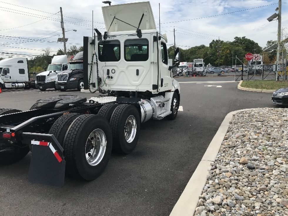 Day Cab Tractor-Heavy Duty Tractors-Freightliner-2020-T12664ST-Linden-NJ-131,939\n\t\tmiles-$ 63,000 - Image 7