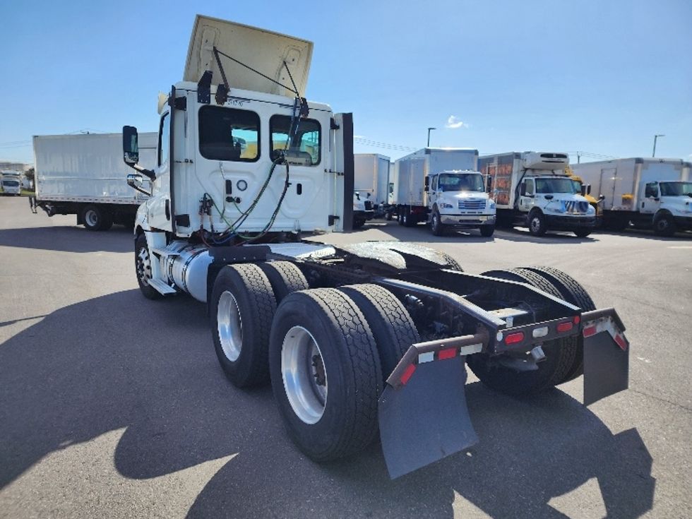 Day Cab Tractor-Heavy Duty Tractors-Freightliner-2020-T12664ST-Linden-NJ-246,788\n\t\tmiles-$ 52,250 - Image 5