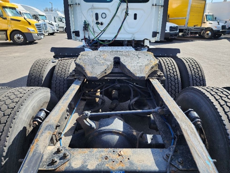 Day Cab Tractor-Heavy Duty Tractors-Freightliner-2020-T12664ST-Linden-NJ-246,788\n\t\tmiles-$ 52,250 - Image 6