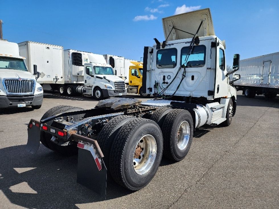 Day Cab Tractor-Heavy Duty Tractors-Freightliner-2020-T12664ST-Linden-NJ-246,788\n\t\tmiles-$ 52,250 - Image 7