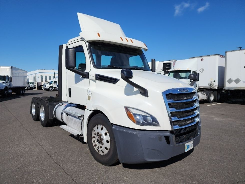 Day Cab Tractor-Heavy Duty Tractors-Freightliner-2020-T12664ST-Linden-NJ-246,865\n\t\tmiles-$ 47,750 - Image 1