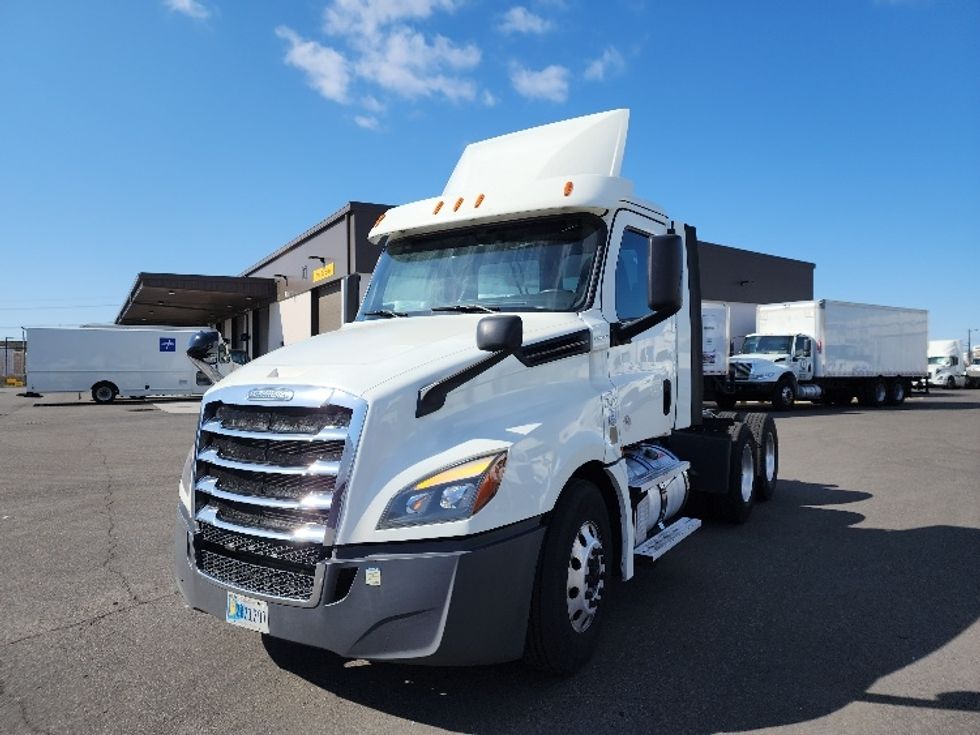 Day Cab Tractor-Heavy Duty Tractors-Freightliner-2020-T12664ST-Linden-NJ-246,865\n\t\tmiles-$ 47,750 - Image 3