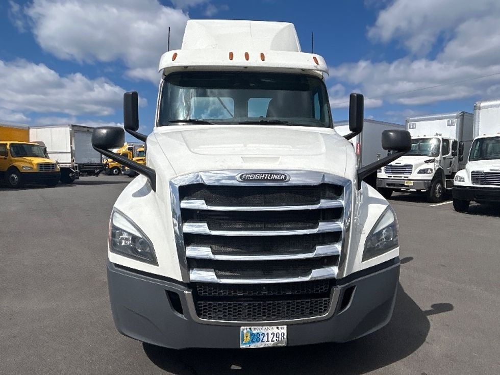 Day Cab Tractor-Heavy Duty Tractors-Freightliner-2020-T12664ST-Linden-NJ-269,168\n\t\tmiles-$ 39,750 - Image 2