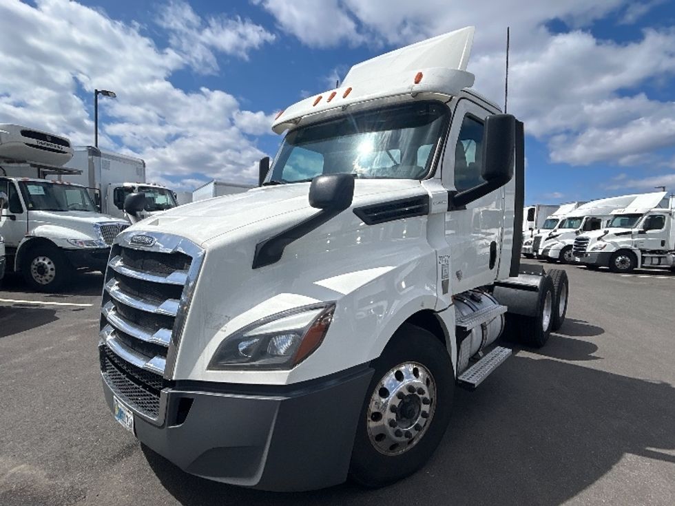 Day Cab Tractor-Heavy Duty Tractors-Freightliner-2020-T12664ST-Linden-NJ-269,168\n\t\tmiles-$ 39,750 - Image 3