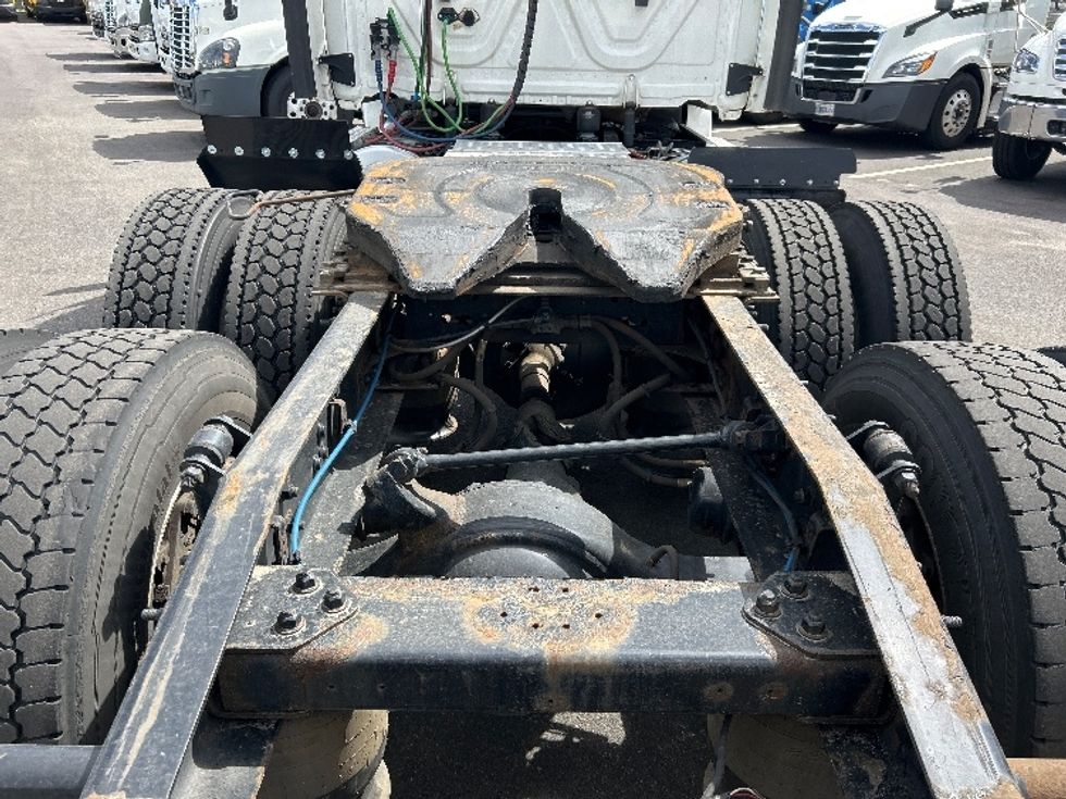 Day Cab Tractor-Heavy Duty Tractors-Freightliner-2020-T12664ST-Linden-NJ-269,168\n\t\tmiles-$ 39,750 - Image 6