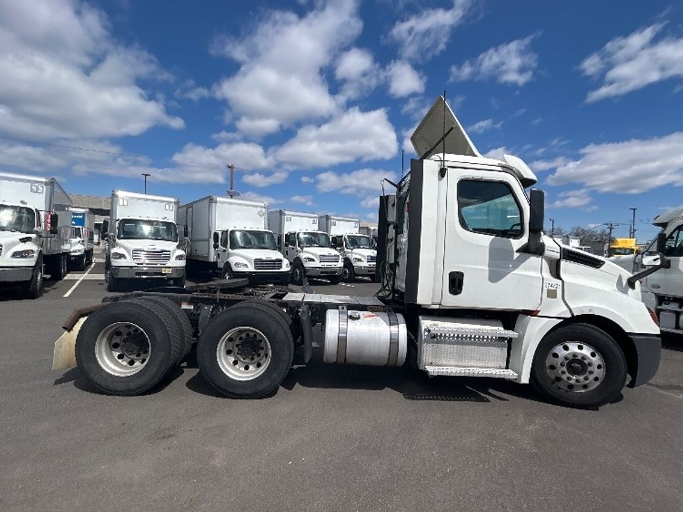 Day Cab Tractor-Heavy Duty Tractors-Freightliner-2020-T12664ST-Linden-NJ-269,168\n\t\tmiles-$ 39,750 - Image 8