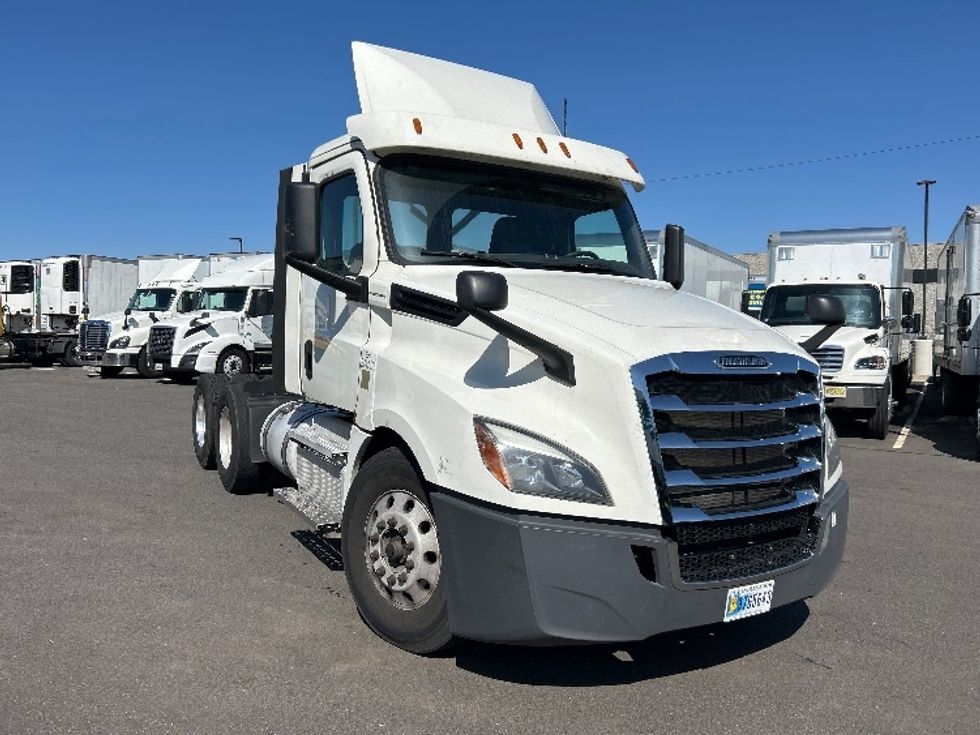 Day Cab Tractor-Heavy Duty Tractors-Freightliner-2020-T12664ST-Linden-NJ-286,528\n\t\tmiles-$ 51,750 - Image 1