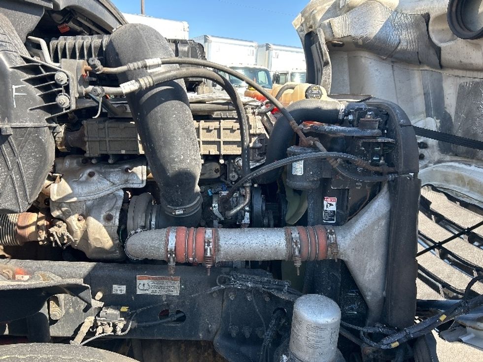Day Cab Tractor-Heavy Duty Tractors-Freightliner-2020-T12664ST-Linden-NJ-286,528\n\t\tmiles-$ 51,750 - Image 15