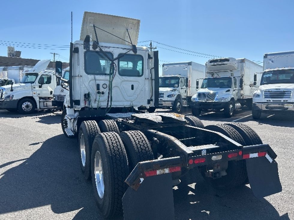 Day Cab Tractor-Heavy Duty Tractors-Freightliner-2020-T12664ST-Linden-NJ-286,528\n\t\tmiles-$ 51,750 - Image 5