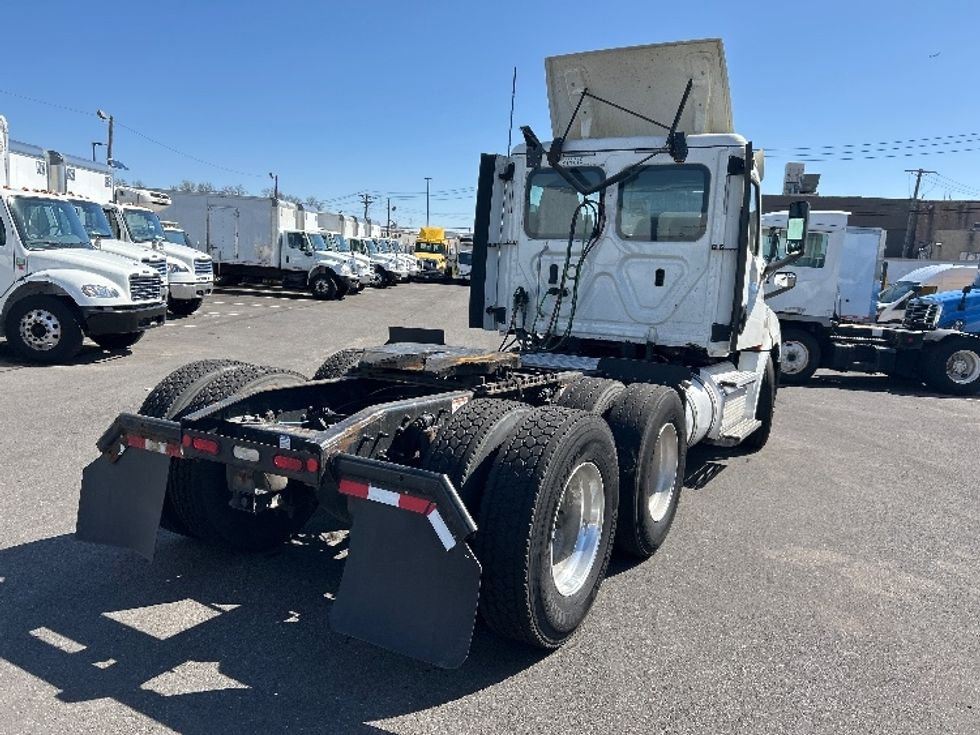 Day Cab Tractor-Heavy Duty Tractors-Freightliner-2020-T12664ST-Linden-NJ-286,528\n\t\tmiles-$ 51,750 - Image 7