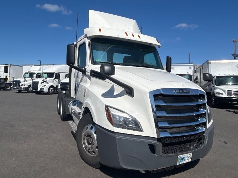 Day Cab Tractor-Heavy Duty Tractors-Freightliner-2020-T12664ST-Linden-NJ-292,682\n\t\tmiles-$ 38,750 - Image 1